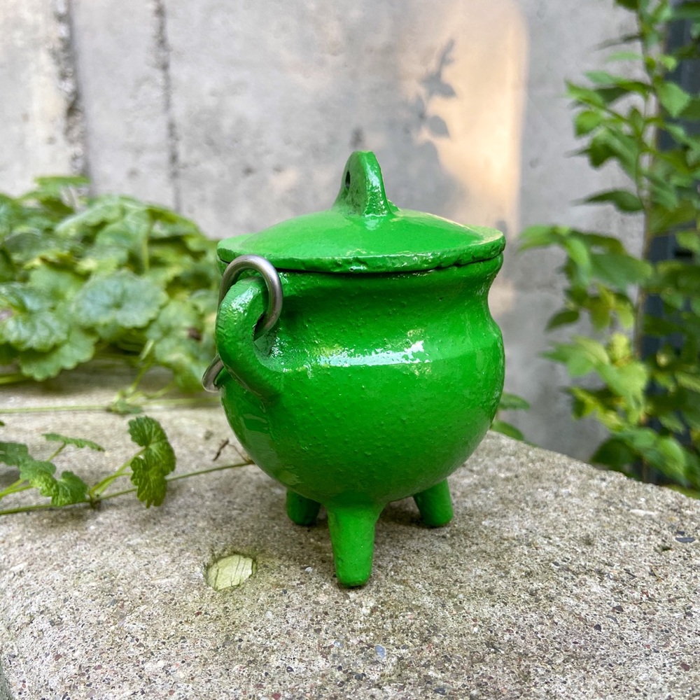 NEW Green Cast Iron Mini Cauldron Witch